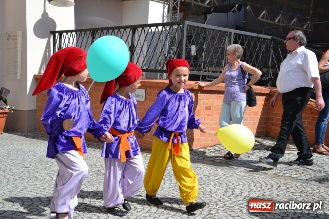 Zdjęcie w galerii na portalu naszraciborz.pl: 16. edycja Międzynarodowych Spotkań Artystycznych Śląsk Kraina Wielu Kultur za nami. Video przemarszu z lotu ptaka wiadomości z regionu