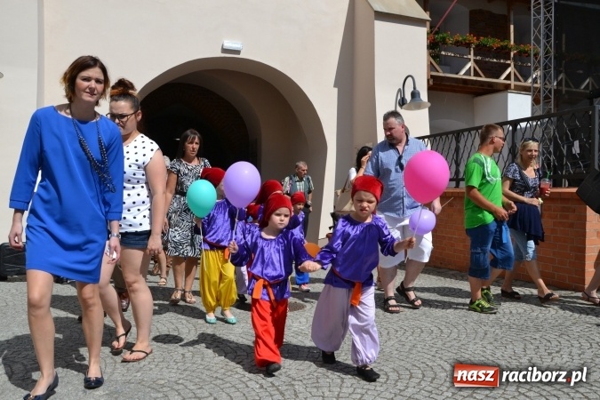 Zdjęcie w galerii na portalu naszraciborz.pl: 16. edycja Międzynarodowych Spotkań Artystycznych Śląsk Kraina Wielu Kultur za nami. Video przemarszu z lotu ptaka wiadomości z regionu