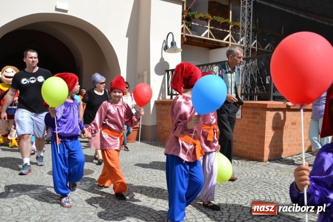 Zdjęcie w galerii na portalu naszraciborz.pl: 16. edycja Międzynarodowych Spotkań Artystycznych Śląsk Kraina Wielu Kultur za nami. Video przemarszu z lotu ptaka wiadomości z regionu