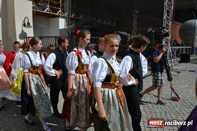 Zdjęcie w galerii na portalu naszraciborz.pl: 16. edycja Międzynarodowych Spotkań Artystycznych Śląsk Kraina Wielu Kultur za nami. Video przemarszu z lotu ptaka wiadomości z regionu