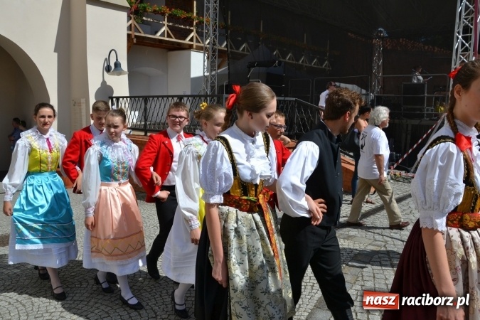 Zdjęcie w galerii na portalu naszraciborz.pl: 16. edycja Międzynarodowych Spotkań Artystycznych Śląsk Kraina Wielu Kultur za nami. Video przemarszu z lotu ptaka wiadomości z regionu