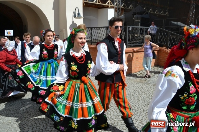 Zdjęcie w galerii na portalu naszraciborz.pl: 16. edycja Międzynarodowych Spotkań Artystycznych Śląsk Kraina Wielu Kultur za nami. Video przemarszu z lotu ptaka wiadomości z regionu