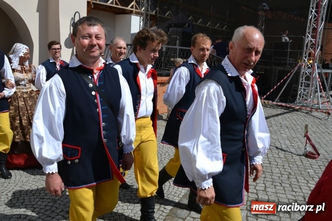 Zdjęcie w galerii na portalu naszraciborz.pl: 16. edycja Międzynarodowych Spotkań Artystycznych Śląsk Kraina Wielu Kultur za nami. Video przemarszu z lotu ptaka wiadomości z regionu