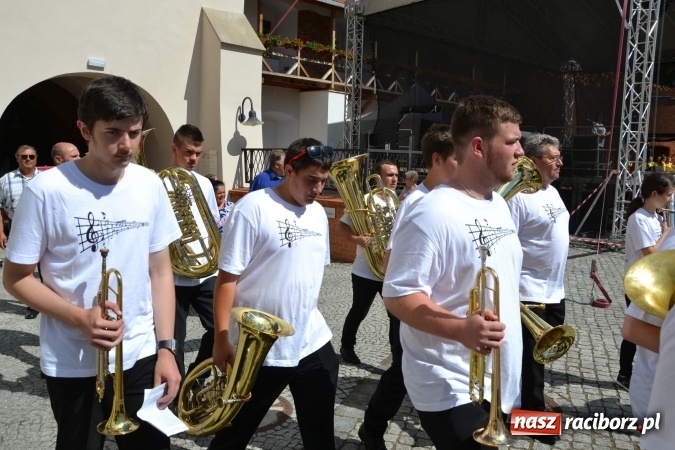 Zdjęcie w galerii na portalu naszraciborz.pl: 16. edycja Międzynarodowych Spotkań Artystycznych Śląsk Kraina Wielu Kultur za nami. Video przemarszu z lotu ptaka wiadomości z regionu