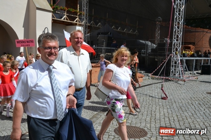 Zdjęcie w galerii na portalu naszraciborz.pl: 16. edycja Międzynarodowych Spotkań Artystycznych Śląsk Kraina Wielu Kultur za nami. Video przemarszu z lotu ptaka wiadomości z regionu