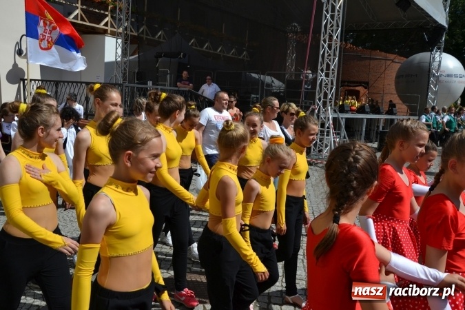 Zdjęcie w galerii na portalu naszraciborz.pl: 16. edycja Międzynarodowych Spotkań Artystycznych Śląsk Kraina Wielu Kultur za nami. Video przemarszu z lotu ptaka wiadomości z regionu
