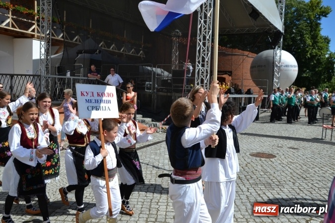 Zdjęcie w galerii na portalu naszraciborz.pl: 16. edycja Międzynarodowych Spotkań Artystycznych Śląsk Kraina Wielu Kultur za nami. Video przemarszu z lotu ptaka wiadomości z regionu