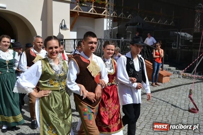 Zdjęcie w galerii na portalu naszraciborz.pl: 16. edycja Międzynarodowych Spotkań Artystycznych Śląsk Kraina Wielu Kultur za nami. Video przemarszu z lotu ptaka wiadomości z regionu