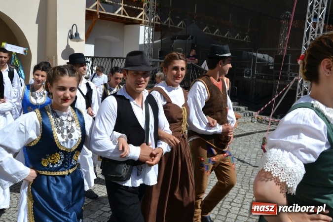 Zdjęcie w galerii na portalu naszraciborz.pl: 16. edycja Międzynarodowych Spotkań Artystycznych Śląsk Kraina Wielu Kultur za nami. Video przemarszu z lotu ptaka wiadomości z regionu