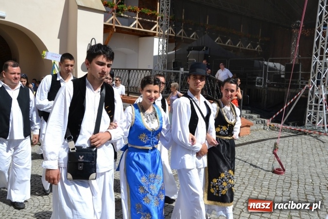 Zdjęcie w galerii na portalu naszraciborz.pl: 16. edycja Międzynarodowych Spotkań Artystycznych Śląsk Kraina Wielu Kultur za nami. Video przemarszu z lotu ptaka wiadomości z regionu