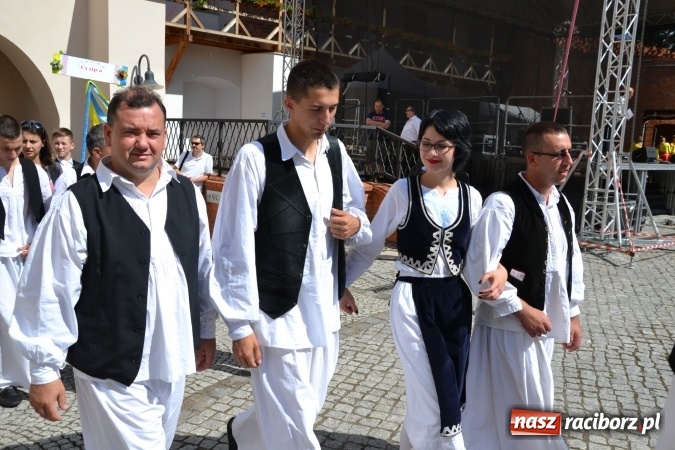 Zdjęcie w galerii na portalu naszraciborz.pl: 16. edycja Międzynarodowych Spotkań Artystycznych Śląsk Kraina Wielu Kultur za nami. Video przemarszu z lotu ptaka wiadomości z regionu