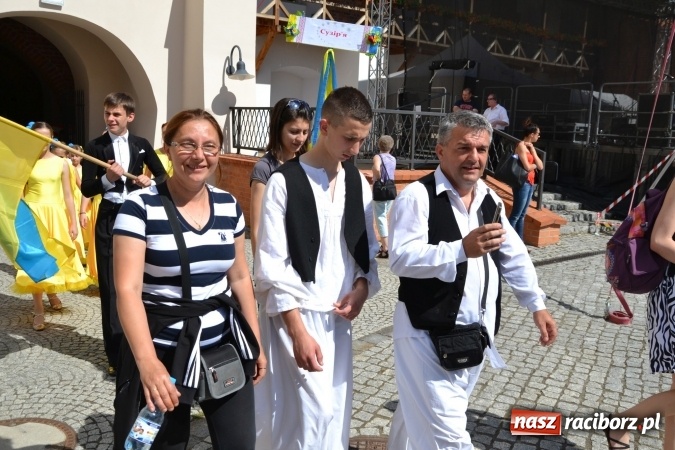 Zdjęcie w galerii na portalu naszraciborz.pl: 16. edycja Międzynarodowych Spotkań Artystycznych Śląsk Kraina Wielu Kultur za nami. Video przemarszu z lotu ptaka wiadomości z regionu