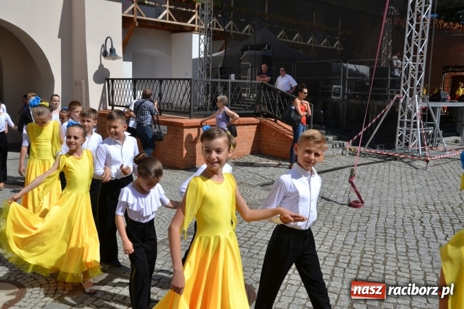 Zdjęcie w galerii na portalu naszraciborz.pl: 16. edycja Międzynarodowych Spotkań Artystycznych Śląsk Kraina Wielu Kultur za nami. Video przemarszu z lotu ptaka wiadomości z regionu