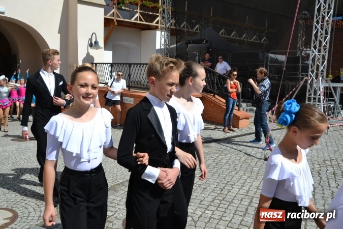 Zdjęcie w galerii na portalu naszraciborz.pl: 16. edycja Międzynarodowych Spotkań Artystycznych Śląsk Kraina Wielu Kultur za nami. Video przemarszu z lotu ptaka wiadomości z regionu