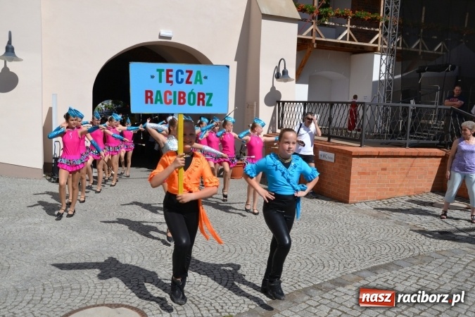 Zdjęcie w galerii na portalu naszraciborz.pl: 16. edycja Międzynarodowych Spotkań Artystycznych Śląsk Kraina Wielu Kultur za nami. Video przemarszu z lotu ptaka wiadomości z regionu