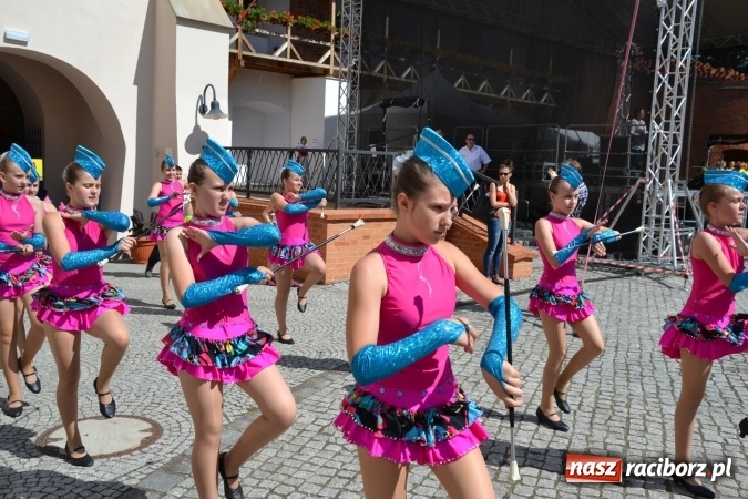 Zdjęcie w galerii na portalu naszraciborz.pl: 16. edycja Międzynarodowych Spotkań Artystycznych Śląsk Kraina Wielu Kultur za nami. Video przemarszu z lotu ptaka wiadomości z regionu