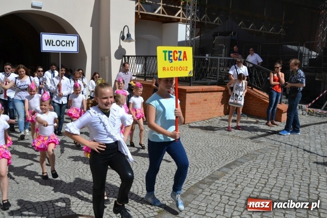 Zdjęcie w galerii na portalu naszraciborz.pl: 16. edycja Międzynarodowych Spotkań Artystycznych Śląsk Kraina Wielu Kultur za nami. Video przemarszu z lotu ptaka wiadomości z regionu