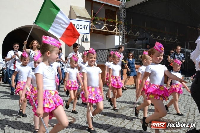 Zdjęcie w galerii na portalu naszraciborz.pl: 16. edycja Międzynarodowych Spotkań Artystycznych Śląsk Kraina Wielu Kultur za nami. Video przemarszu z lotu ptaka wiadomości z regionu