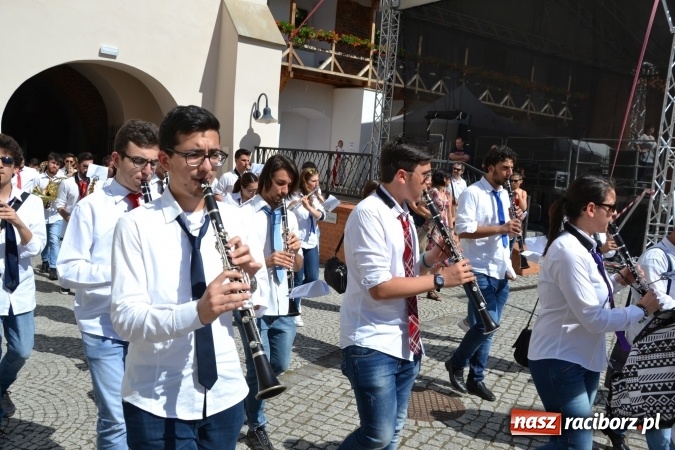 Zdjęcie w galerii na portalu naszraciborz.pl: 16. edycja Międzynarodowych Spotkań Artystycznych Śląsk Kraina Wielu Kultur za nami. Video przemarszu z lotu ptaka wiadomości z regionu