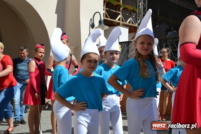 Zdjęcie w galerii na portalu naszraciborz.pl: 16. edycja Międzynarodowych Spotkań Artystycznych Śląsk Kraina Wielu Kultur za nami. Video przemarszu z lotu ptaka wiadomości z regionu