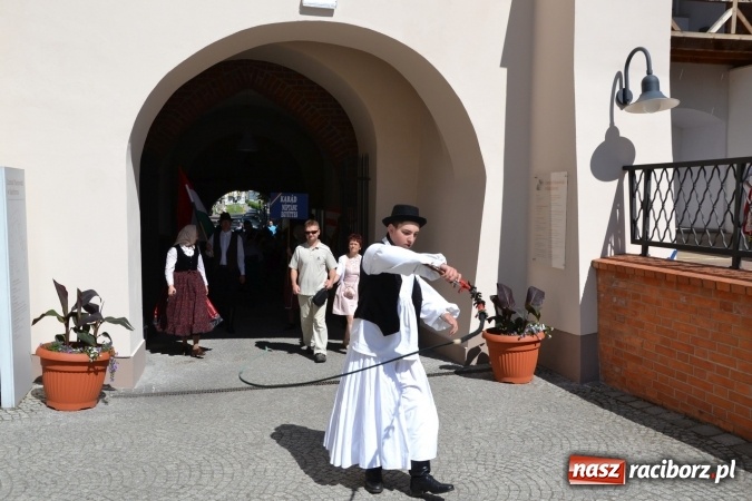 Zdjęcie w galerii na portalu naszraciborz.pl: 16. edycja Międzynarodowych Spotkań Artystycznych Śląsk Kraina Wielu Kultur za nami. Video przemarszu z lotu ptaka wiadomości z regionu