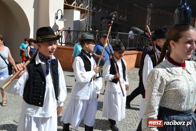 Zdjęcie w galerii na portalu naszraciborz.pl: 16. edycja Międzynarodowych Spotkań Artystycznych Śląsk Kraina Wielu Kultur za nami. Video przemarszu z lotu ptaka wiadomości z regionu