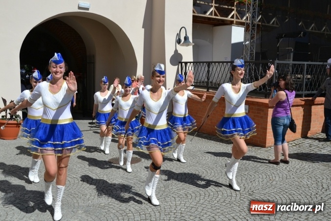 Zdjęcie w galerii na portalu naszraciborz.pl: 16. edycja Międzynarodowych Spotkań Artystycznych Śląsk Kraina Wielu Kultur za nami. Video przemarszu z lotu ptaka wiadomości z regionu