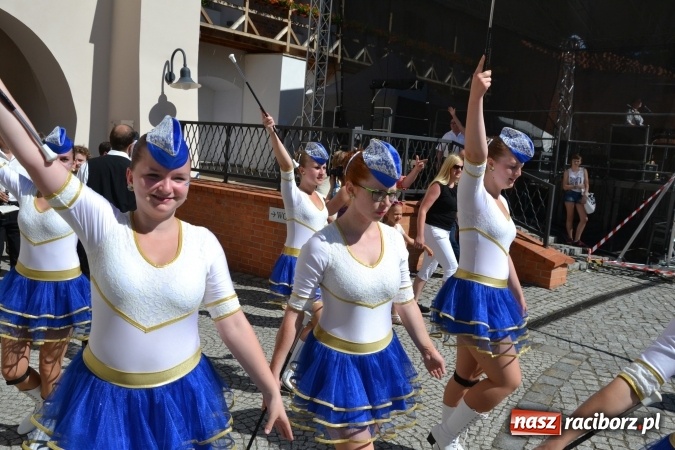Zdjęcie w galerii na portalu naszraciborz.pl: 16. edycja Międzynarodowych Spotkań Artystycznych Śląsk Kraina Wielu Kultur za nami. Video przemarszu z lotu ptaka wiadomości z regionu