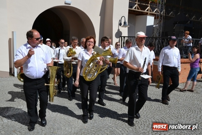 Zdjęcie w galerii na portalu naszraciborz.pl: 16. edycja Międzynarodowych Spotkań Artystycznych Śląsk Kraina Wielu Kultur za nami. Video przemarszu z lotu ptaka wiadomości z regionu