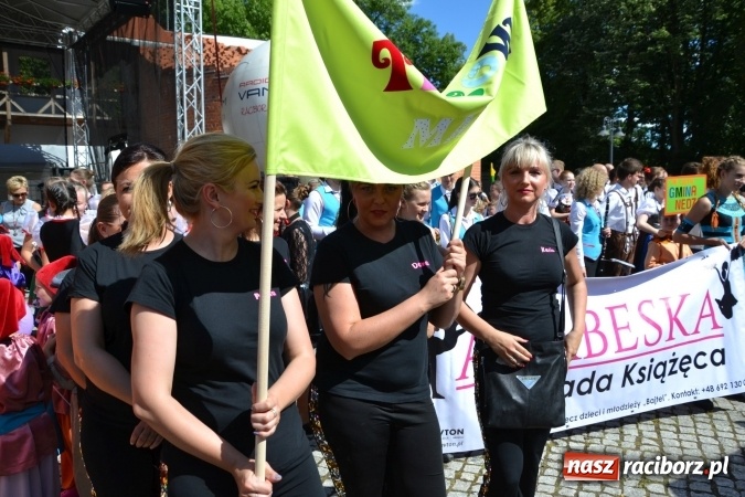 Zdjęcie w galerii na portalu naszraciborz.pl: 16. edycja Międzynarodowych Spotkań Artystycznych Śląsk Kraina Wielu Kultur za nami. Video przemarszu z lotu ptaka wiadomości z regionu