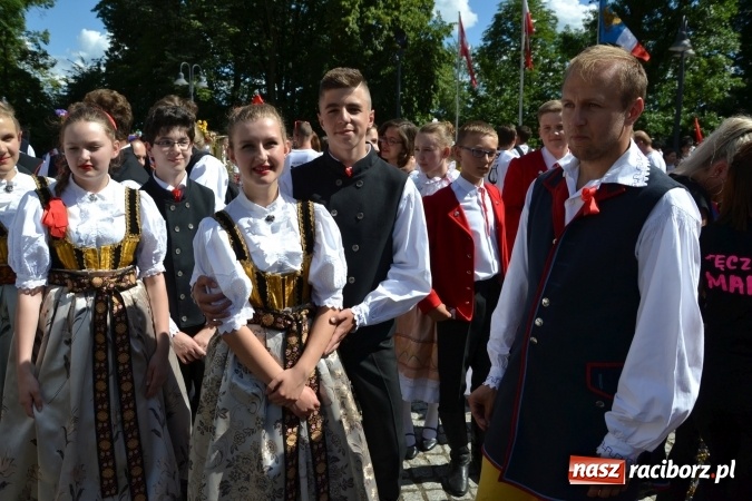 Zdjęcie w galerii na portalu naszraciborz.pl: 16. edycja Międzynarodowych Spotkań Artystycznych Śląsk Kraina Wielu Kultur za nami. Video przemarszu z lotu ptaka wiadomości z regionu