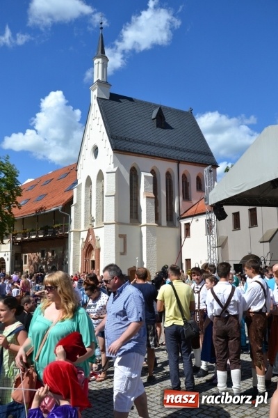 Zdjęcie w galerii na portalu naszraciborz.pl: 16. edycja Międzynarodowych Spotkań Artystycznych Śląsk Kraina Wielu Kultur za nami. Video przemarszu z lotu ptaka wiadomości z regionu