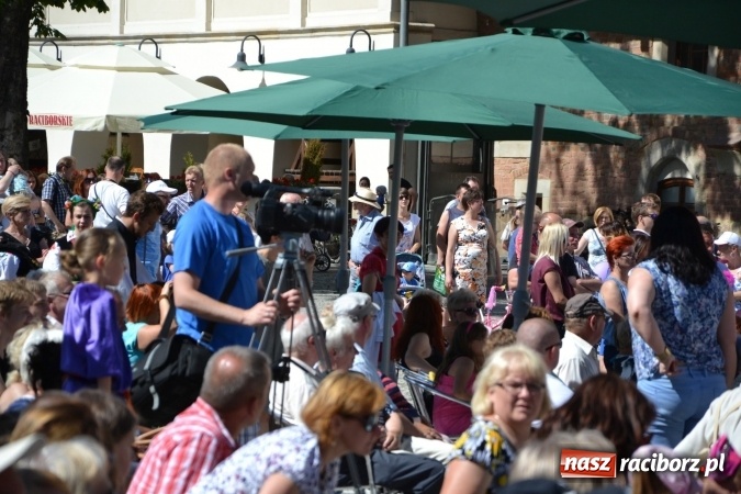 Zdjęcie w galerii na portalu naszraciborz.pl: 16. edycja Międzynarodowych Spotkań Artystycznych Śląsk Kraina Wielu Kultur za nami. Video przemarszu z lotu ptaka wiadomości z regionu