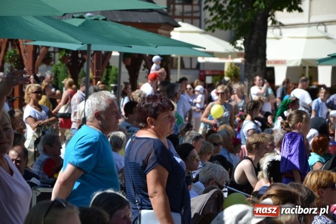 Zdjęcie w galerii na portalu naszraciborz.pl: 16. edycja Międzynarodowych Spotkań Artystycznych Śląsk Kraina Wielu Kultur za nami. Video przemarszu z lotu ptaka wiadomości z regionu