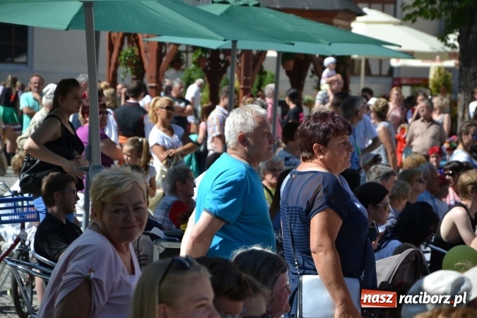 Zdjęcie w galerii na portalu naszraciborz.pl: 16. edycja Międzynarodowych Spotkań Artystycznych Śląsk Kraina Wielu Kultur za nami. Video przemarszu z lotu ptaka wiadomości z regionu