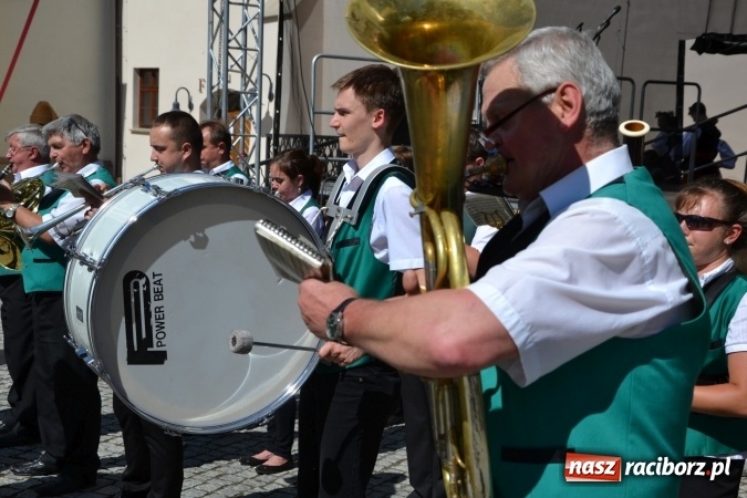 Zdjęcie w galerii na portalu naszraciborz.pl: 16. edycja Międzynarodowych Spotkań Artystycznych Śląsk Kraina Wielu Kultur za nami. Video przemarszu z lotu ptaka wiadomości z regionu