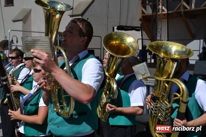 Zdjęcie w galerii na portalu naszraciborz.pl: 16. edycja Międzynarodowych Spotkań Artystycznych Śląsk Kraina Wielu Kultur za nami. Video przemarszu z lotu ptaka wiadomości z regionu