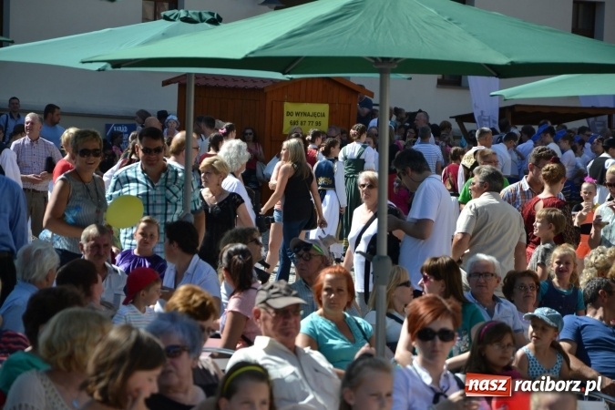Zdjęcie w galerii na portalu naszraciborz.pl: 16. edycja Międzynarodowych Spotkań Artystycznych Śląsk Kraina Wielu Kultur za nami. Video przemarszu z lotu ptaka wiadomości z regionu