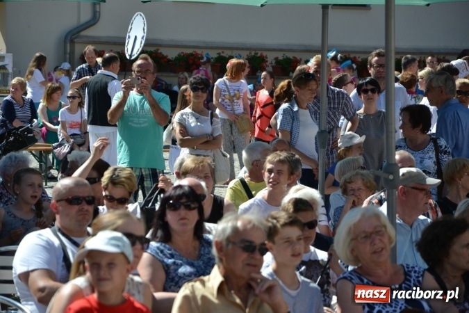 Zdjęcie w galerii na portalu naszraciborz.pl: 16. edycja Międzynarodowych Spotkań Artystycznych Śląsk Kraina Wielu Kultur za nami. Video przemarszu z lotu ptaka wiadomości z regionu