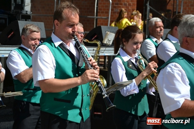Zdjęcie w galerii na portalu naszraciborz.pl: 16. edycja Międzynarodowych Spotkań Artystycznych Śląsk Kraina Wielu Kultur za nami. Video przemarszu z lotu ptaka wiadomości z regionu