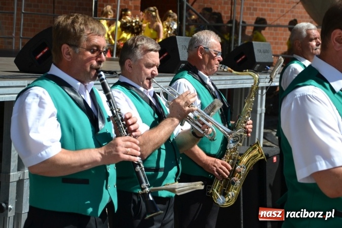 Zdjęcie w galerii na portalu naszraciborz.pl: 16. edycja Międzynarodowych Spotkań Artystycznych Śląsk Kraina Wielu Kultur za nami. Video przemarszu z lotu ptaka wiadomości z regionu