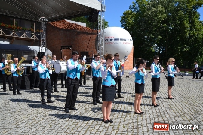 Zdjęcie w galerii na portalu naszraciborz.pl: 16. edycja Międzynarodowych Spotkań Artystycznych Śląsk Kraina Wielu Kultur za nami. Video przemarszu z lotu ptaka wiadomości z regionu