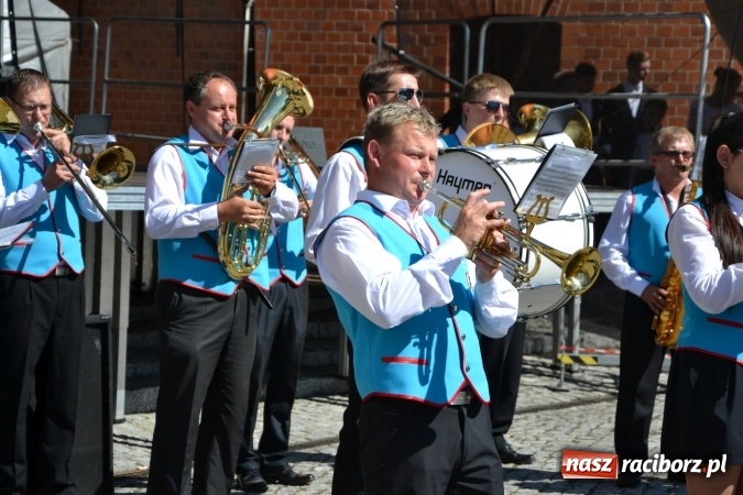 Zdjęcie w galerii na portalu naszraciborz.pl: 16. edycja Międzynarodowych Spotkań Artystycznych Śląsk Kraina Wielu Kultur za nami. Video przemarszu z lotu ptaka wiadomości z regionu