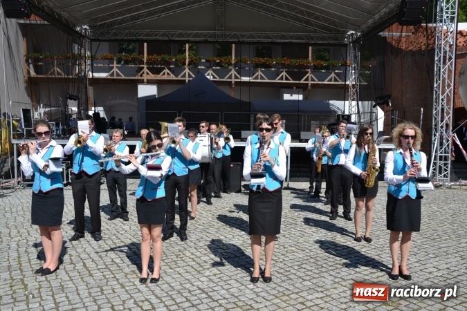 Zdjęcie w galerii na portalu naszraciborz.pl: 16. edycja Międzynarodowych Spotkań Artystycznych Śląsk Kraina Wielu Kultur za nami. Video przemarszu z lotu ptaka wiadomości z regionu
