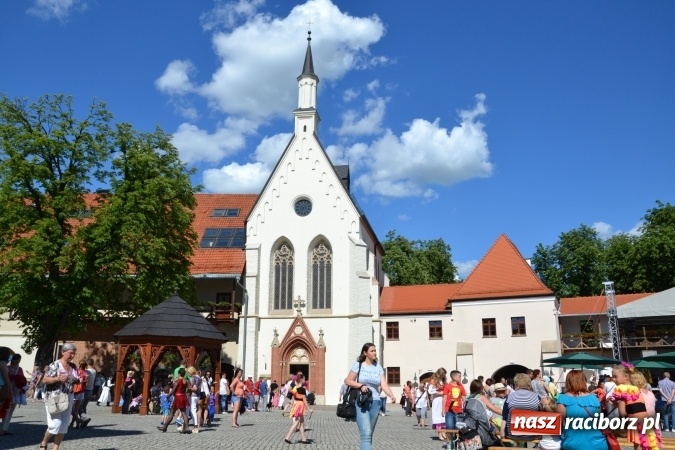 Zdjęcie w galerii na portalu naszraciborz.pl: 16. edycja Międzynarodowych Spotkań Artystycznych Śląsk Kraina Wielu Kultur za nami. Video przemarszu z lotu ptaka wiadomości z regionu