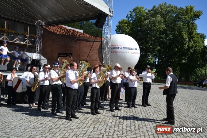 Zdjęcie w galerii na portalu naszraciborz.pl: 16. edycja Międzynarodowych Spotkań Artystycznych Śląsk Kraina Wielu Kultur za nami. Video przemarszu z lotu ptaka wiadomości z regionu
