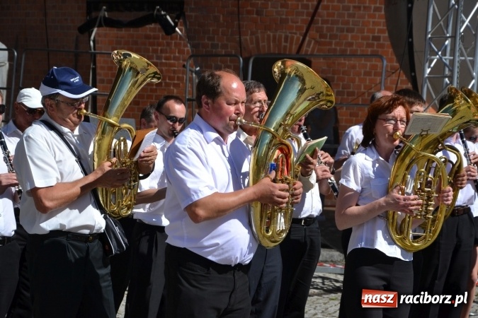 Zdjęcie w galerii na portalu naszraciborz.pl: 16. edycja Międzynarodowych Spotkań Artystycznych Śląsk Kraina Wielu Kultur za nami. Video przemarszu z lotu ptaka wiadomości z regionu