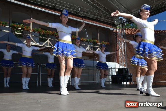 Zdjęcie w galerii na portalu naszraciborz.pl: 16. edycja Międzynarodowych Spotkań Artystycznych Śląsk Kraina Wielu Kultur za nami. Video przemarszu z lotu ptaka wiadomości z regionu