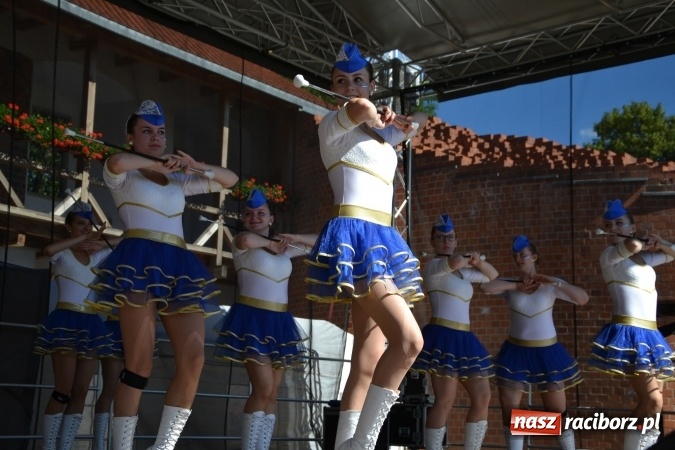 Zdjęcie w galerii na portalu naszraciborz.pl: 16. edycja Międzynarodowych Spotkań Artystycznych Śląsk Kraina Wielu Kultur za nami. Video przemarszu z lotu ptaka wiadomości z regionu