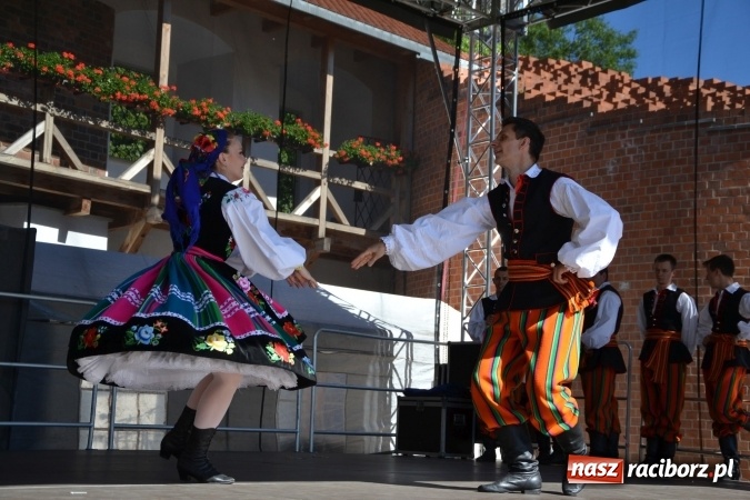 Zdjęcie w galerii na portalu naszraciborz.pl: 16. edycja Międzynarodowych Spotkań Artystycznych Śląsk Kraina Wielu Kultur za nami. Video przemarszu z lotu ptaka wiadomości z regionu